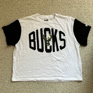 Tailgate by American Eagle Milwaukee Bucks Crop Tee